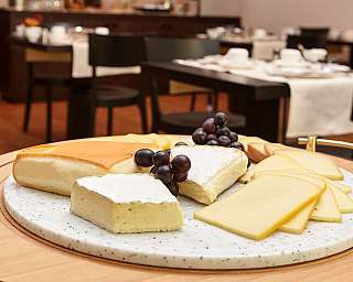 Steinenschanze Fruehstueck Kaeseauswahl