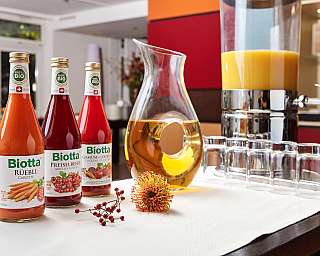 Steinenschanze Fruehstueck Saefte